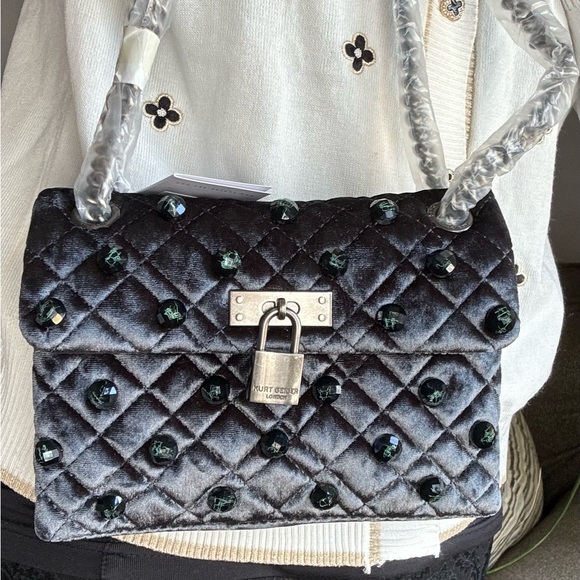 Authentic KURT GEIGER LONDON Velvet magnetic closure convertible Crosby/shoulder - Picture 4 of 16